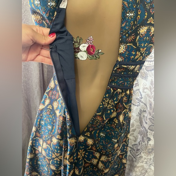 BCBG generation halter top dress - Picture 7 of 7